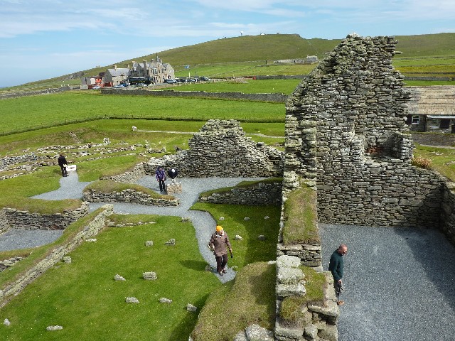 Sumburgh Hotel in background