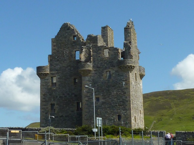 Scalloway Castle from road