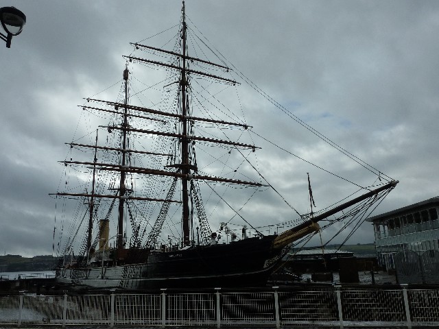 Discovery moored at Dundee