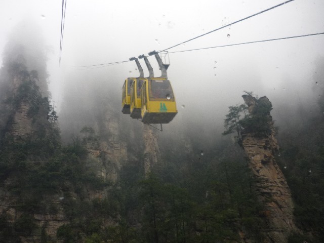 Cable car to Huangshi Zhai scenic area