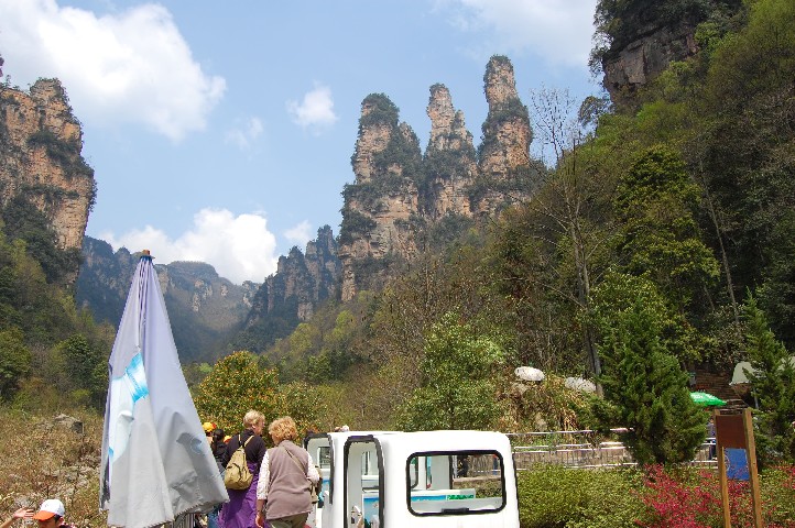 Off the train to see the three sisters peak