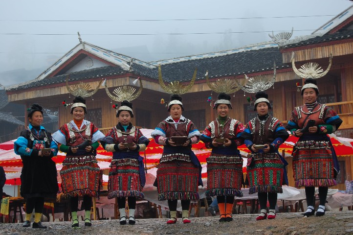 Dong ladies waiting to greet us