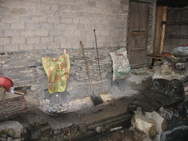 Fires to warm the walls inside to dry the paper