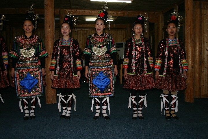 The singing girls