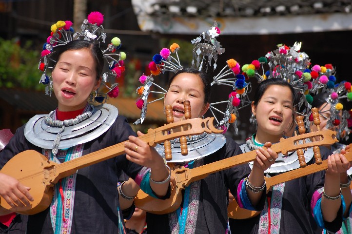 Dong costumes in Ma'an village