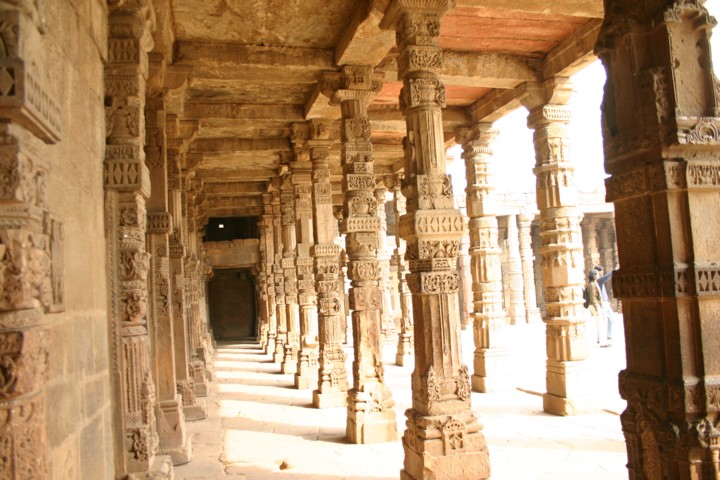 Qutab Minar single piece carved pillars