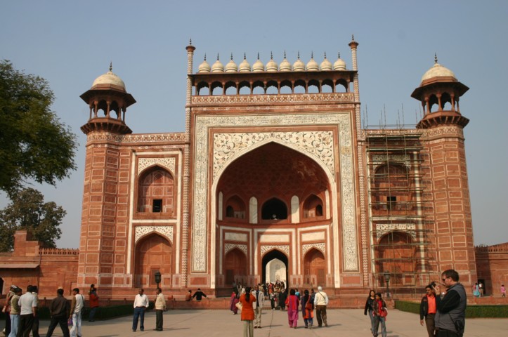 The entrance gate almost aligned with the Taj Mahal