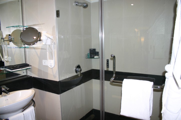 Radisson bathroom