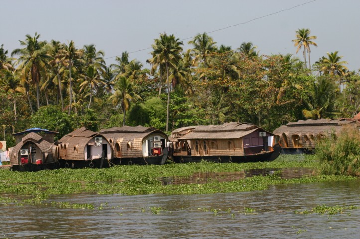 A houseboat hamlet
