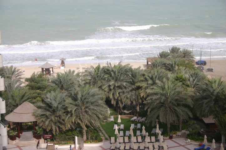 A rough sea and a red flag to forbid swimming