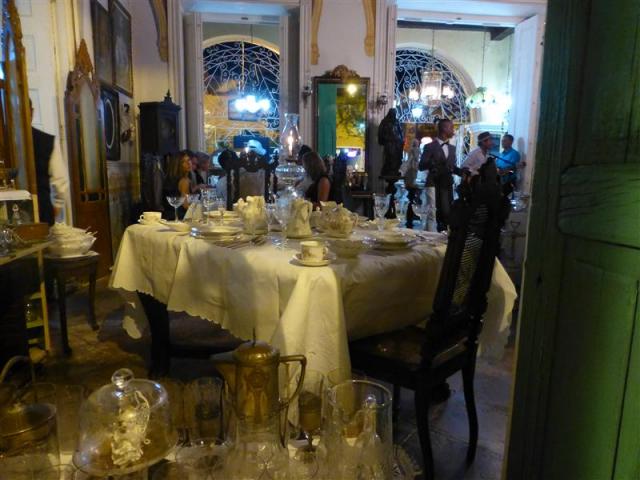 ../photos/cuba/Bill/ist_night_restaurant.jpg?t=1775439837